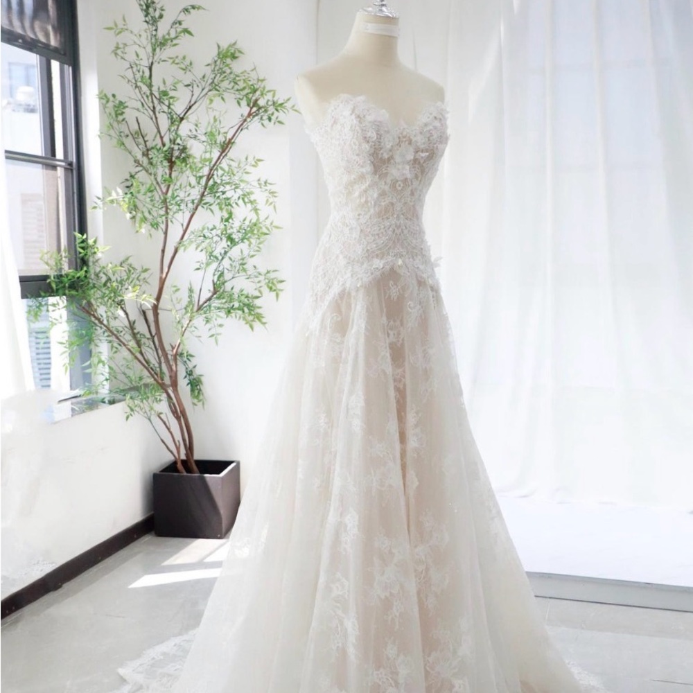 Elegant Lace Wedding Dress